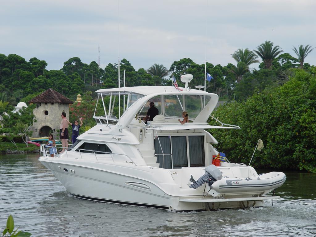 Amatique Bay Hotel Puerto Barrios Kültér fotó