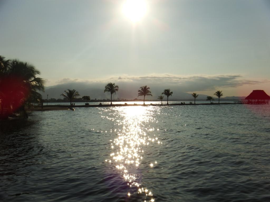 Amatique Bay Hotel Puerto Barrios Kültér fotó
