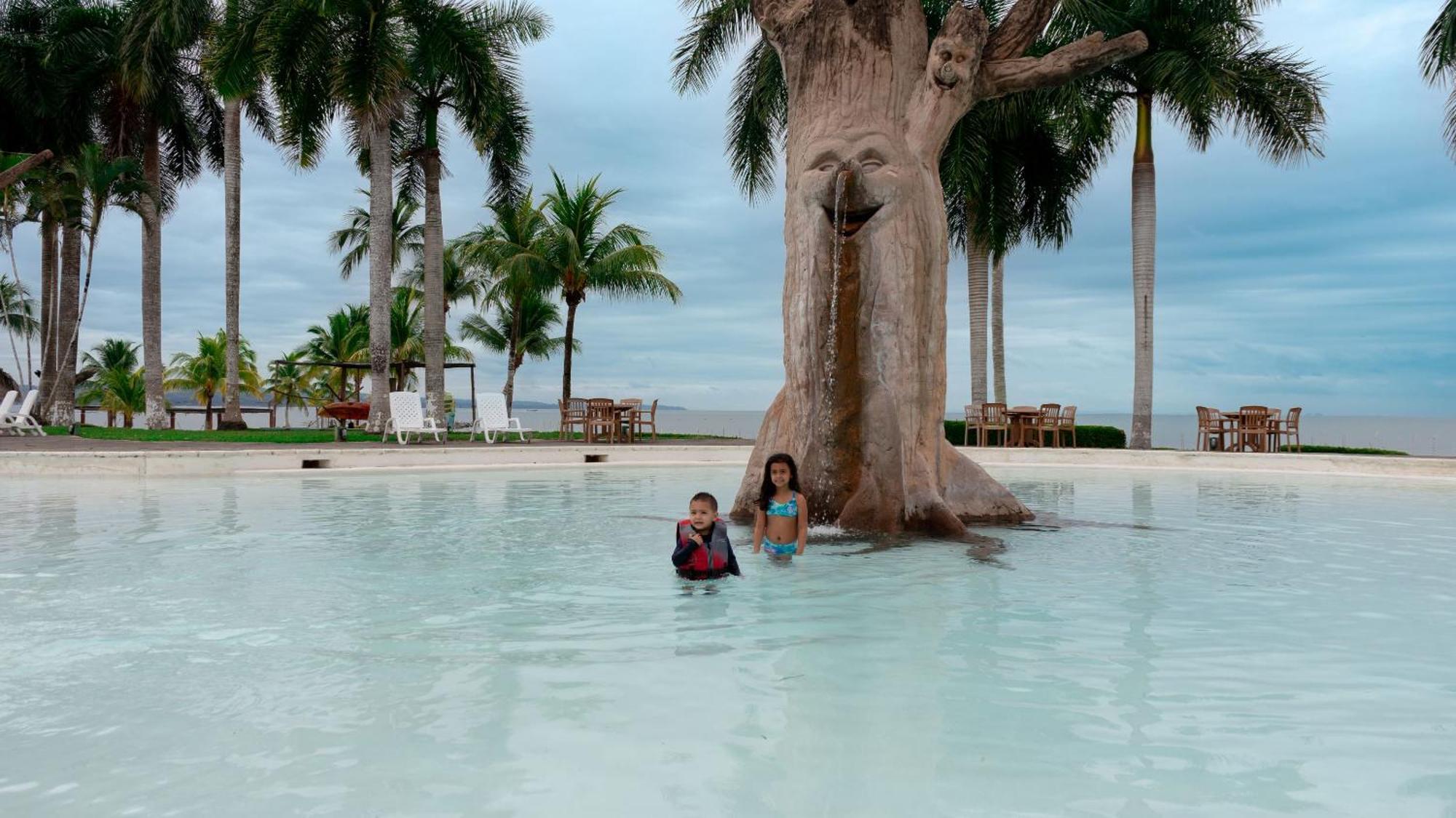 Amatique Bay Hotel Puerto Barrios Kültér fotó